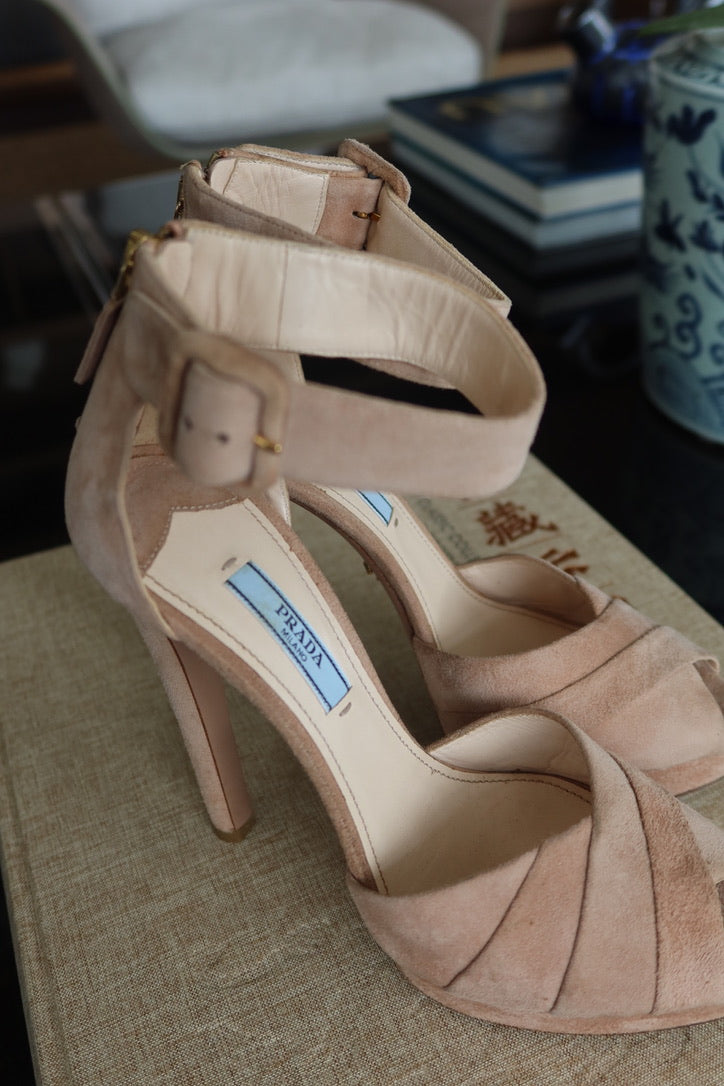 Tacones Nude de Gamuza con Plataforma de Prada