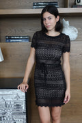 Vestido Mini de Encaje Negro BCBG