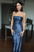 Reformation Vestido Maxi de Satén Floral Azul Marino