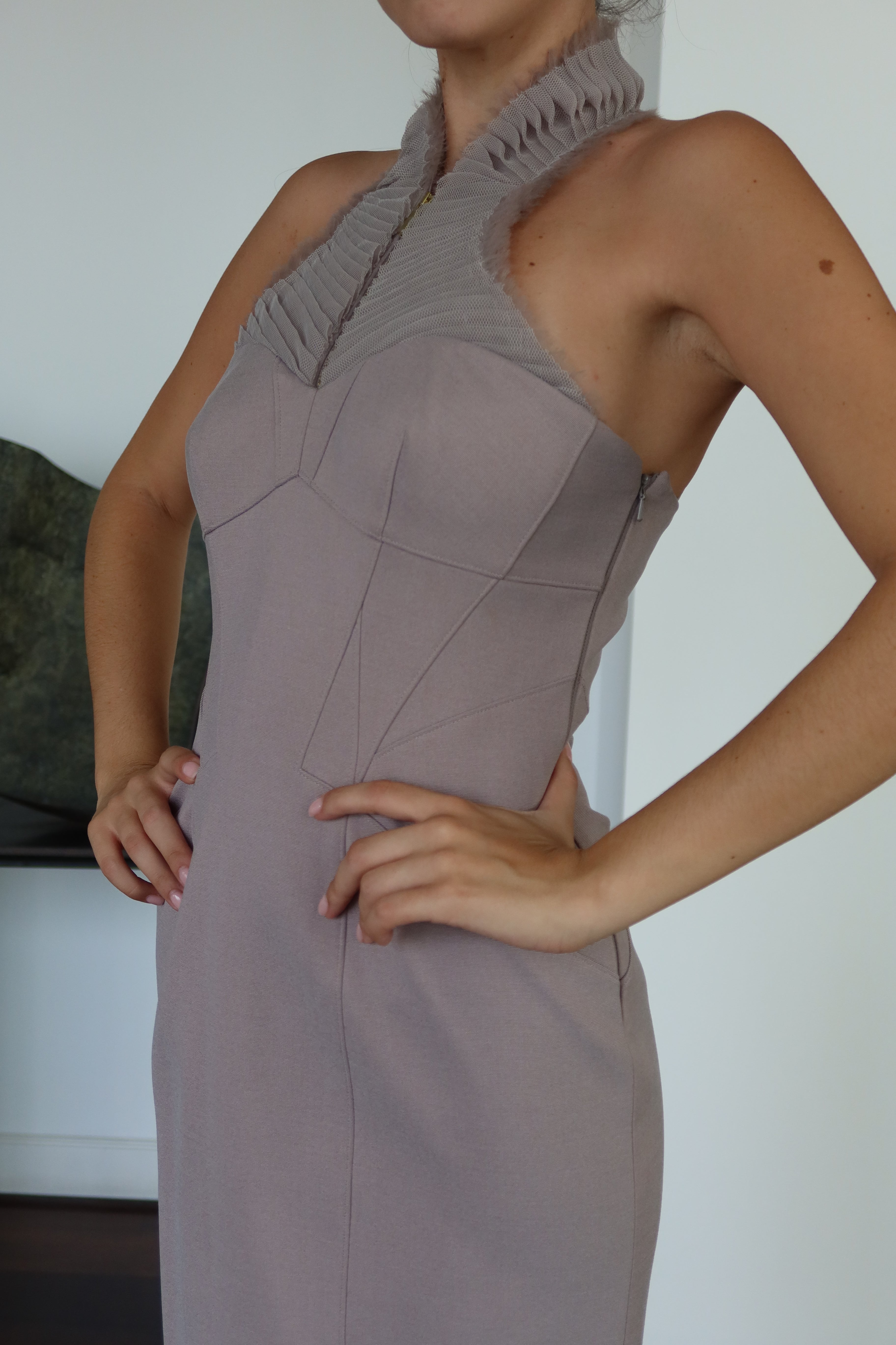 Vestido Karen Millen Malva Halter con Detalle Plisado