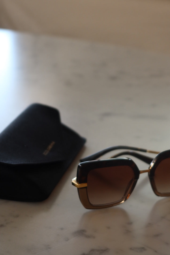 Lentes de Sol Cuadrados Carey y Dorado de Dolce & Gabbana