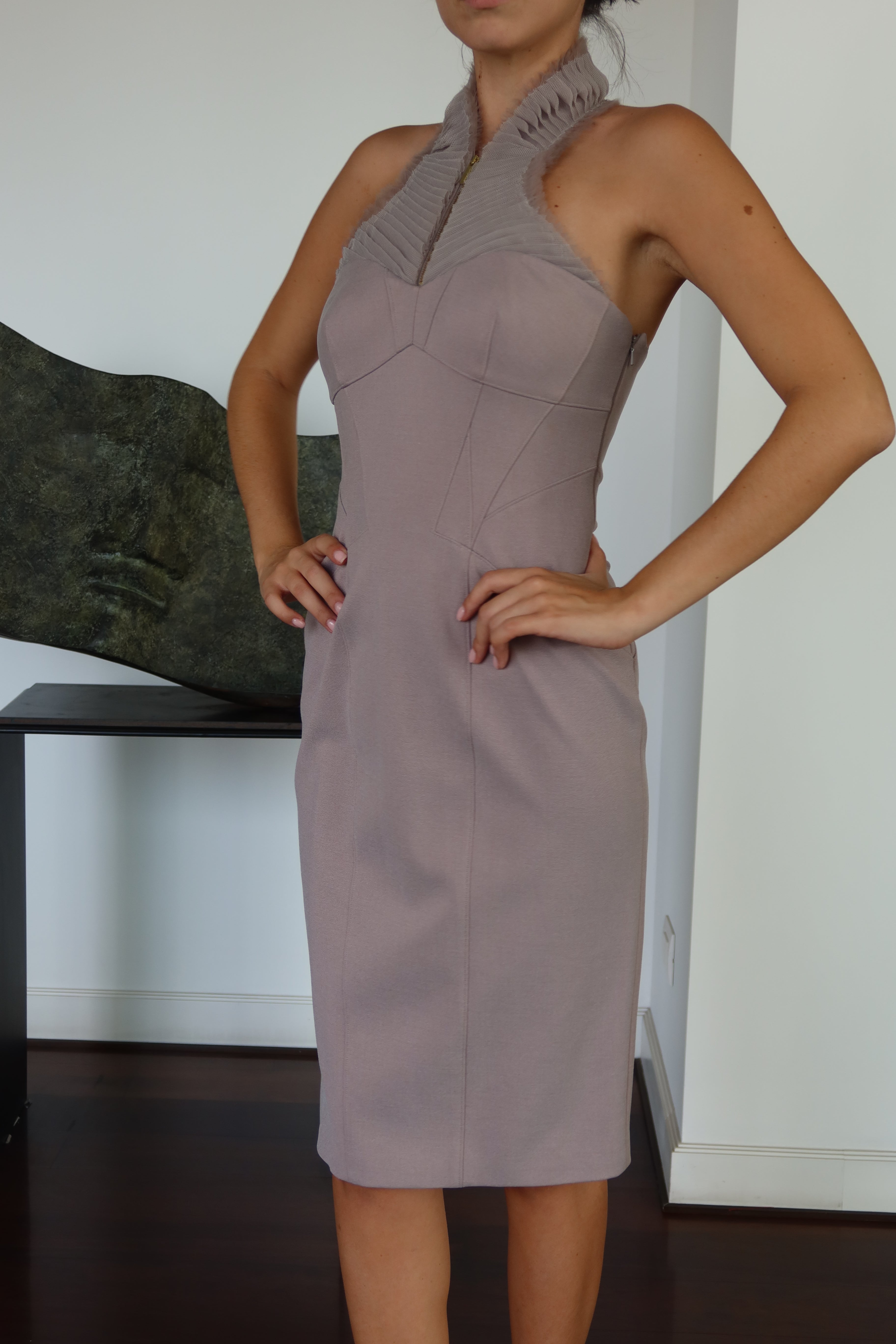 Vestido Karen Millen Malva Halter con Detalle Plisado