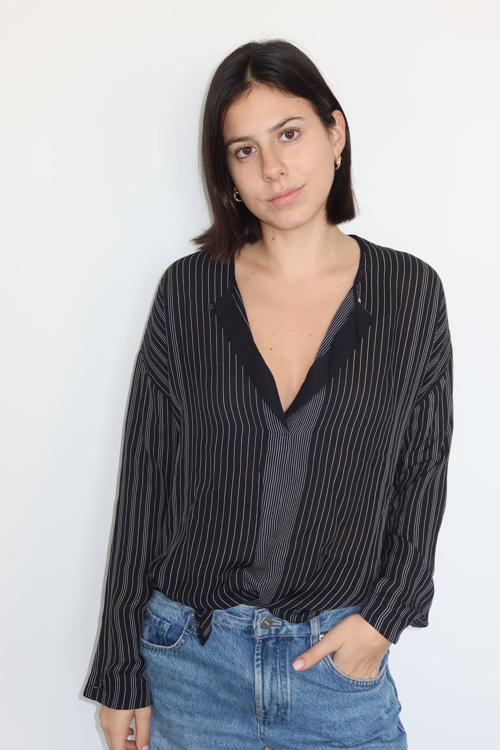 Vince Blusa de Rayas Con Escote en V
