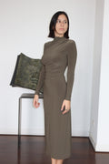 Vestido Maxi Olive de Cuello Alto de Aritzia