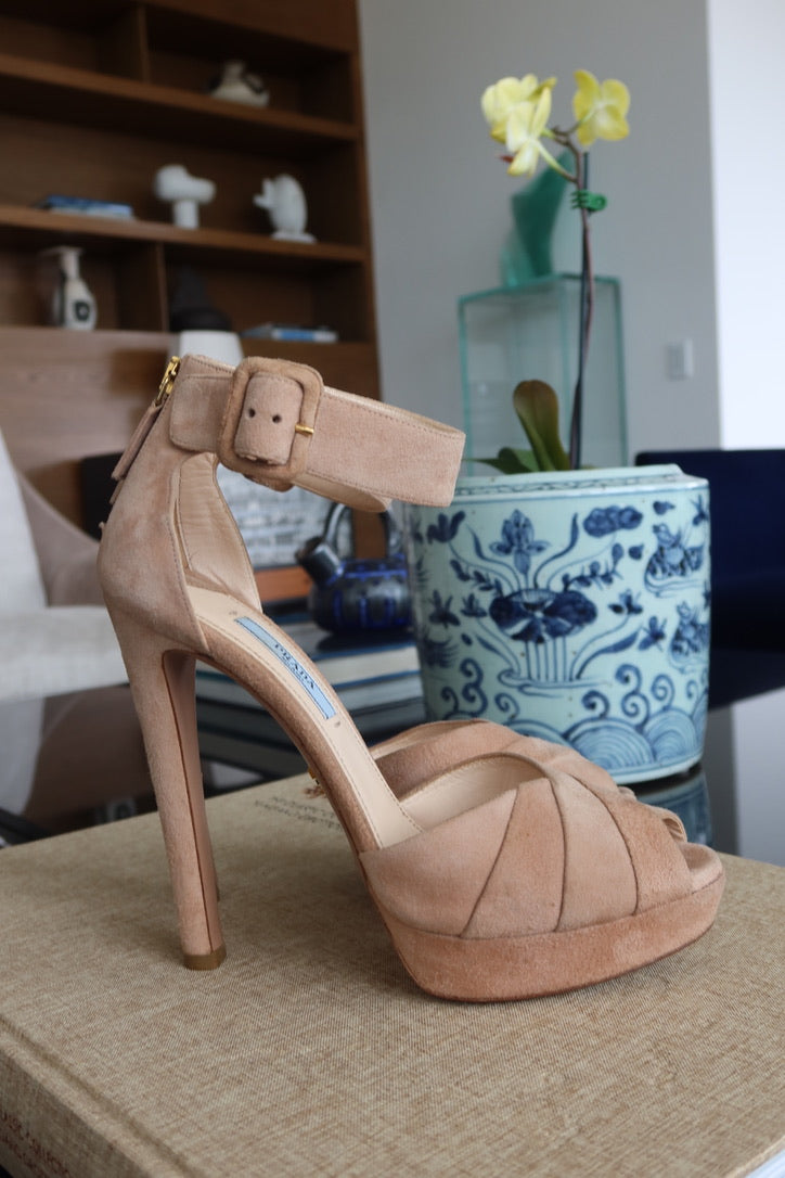 Tacones Nude de Gamuza con Plataforma de Prada