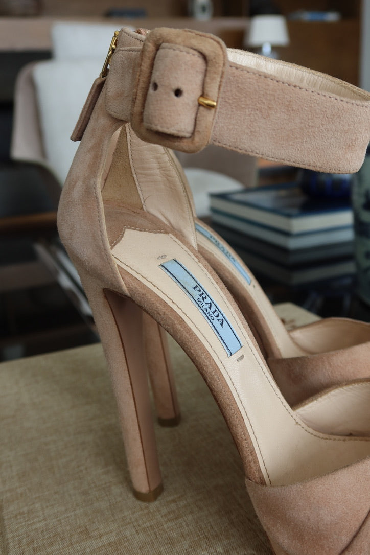 Tacones Nude de Gamuza con Plataforma de Prada