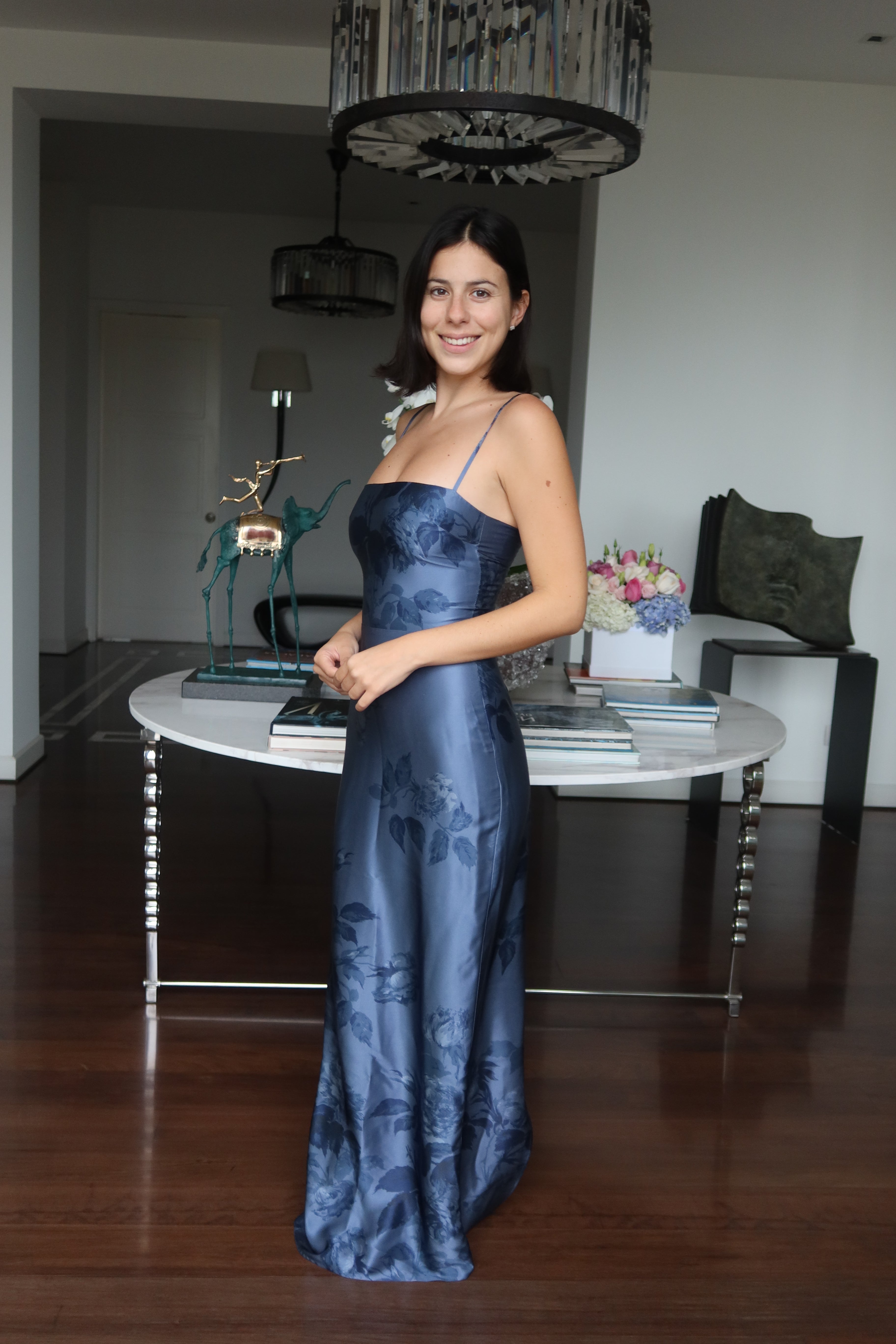 Reformation Vestido Maxi de Satén Floral Azul Marino