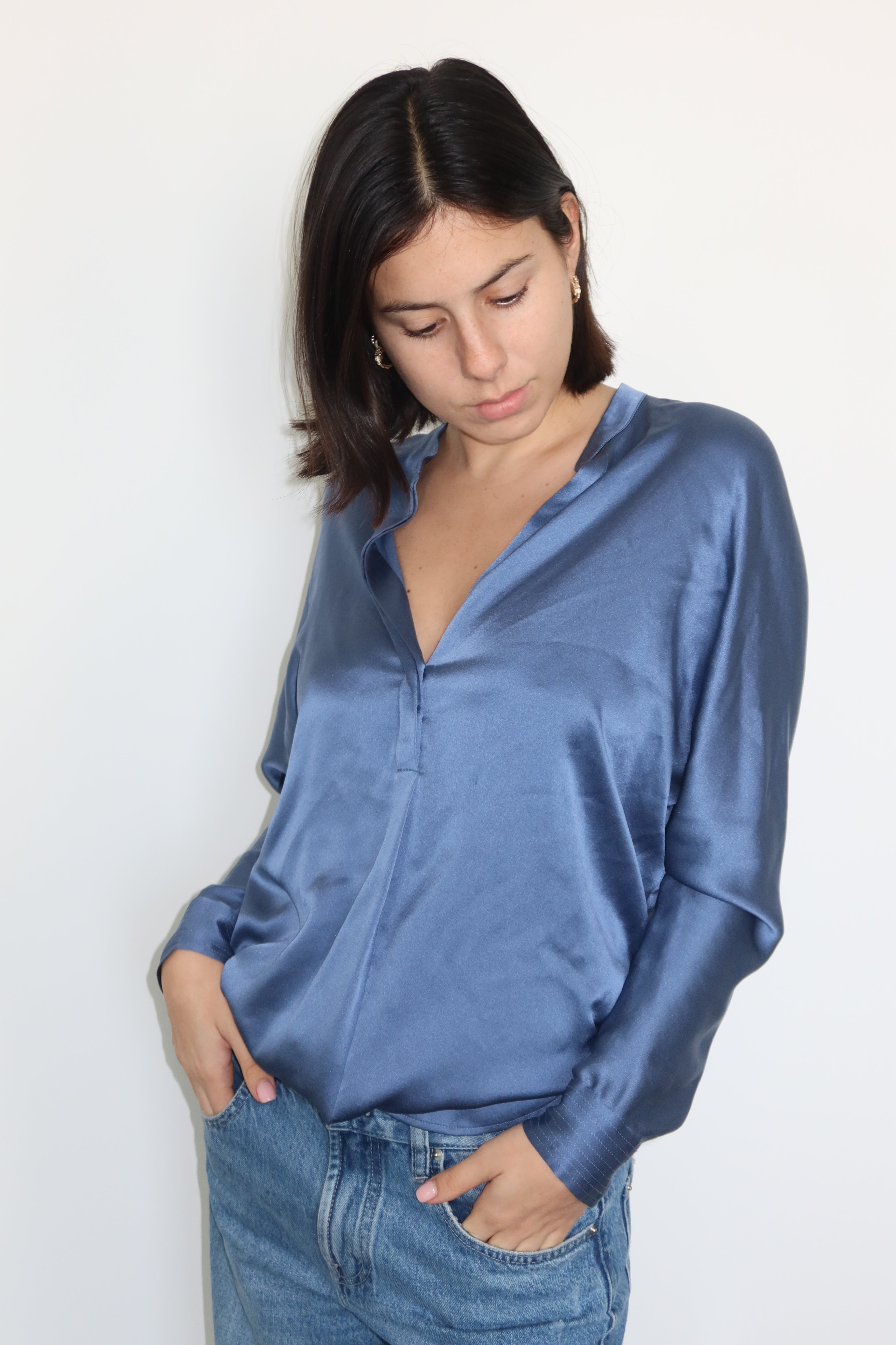 Blusa de Seda Azul Acero de Vince