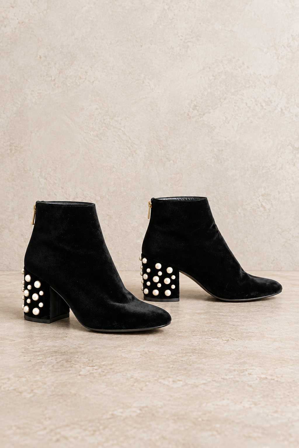 Botines Negros de Stuart Weitzman con Tacón de Perla