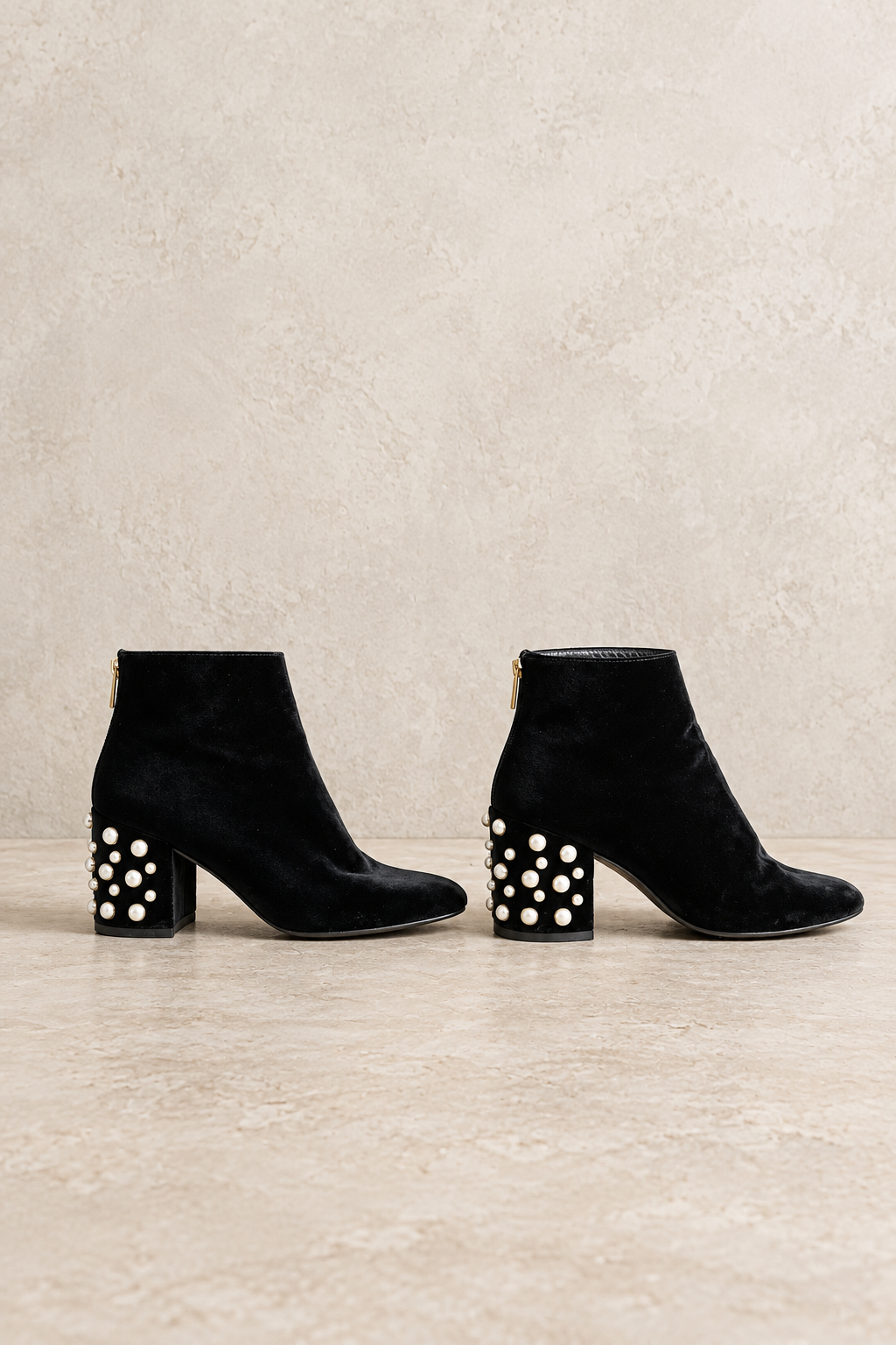 Botines Negros de Stuart Weitzman con Tacón de Perla