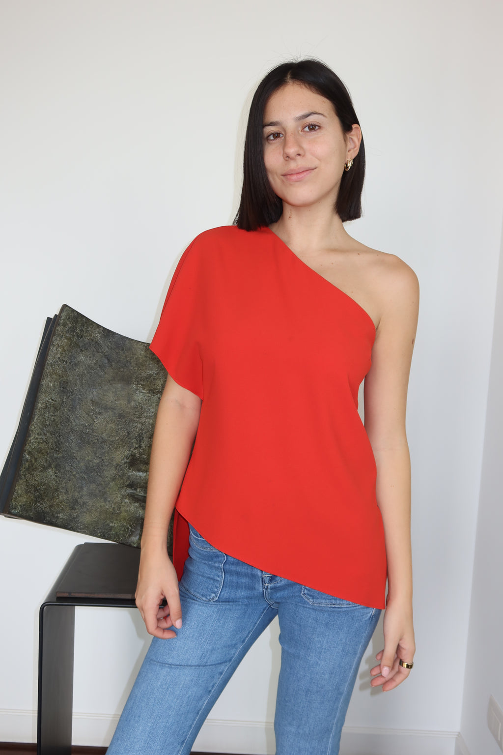 Blusa Roja de un Solo Hombro de Alice + Olivia