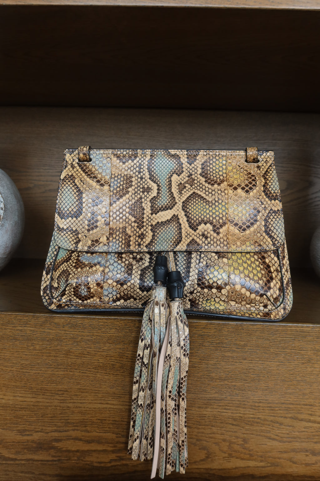 Gucci Cartera Efecto Pitón con Borlas