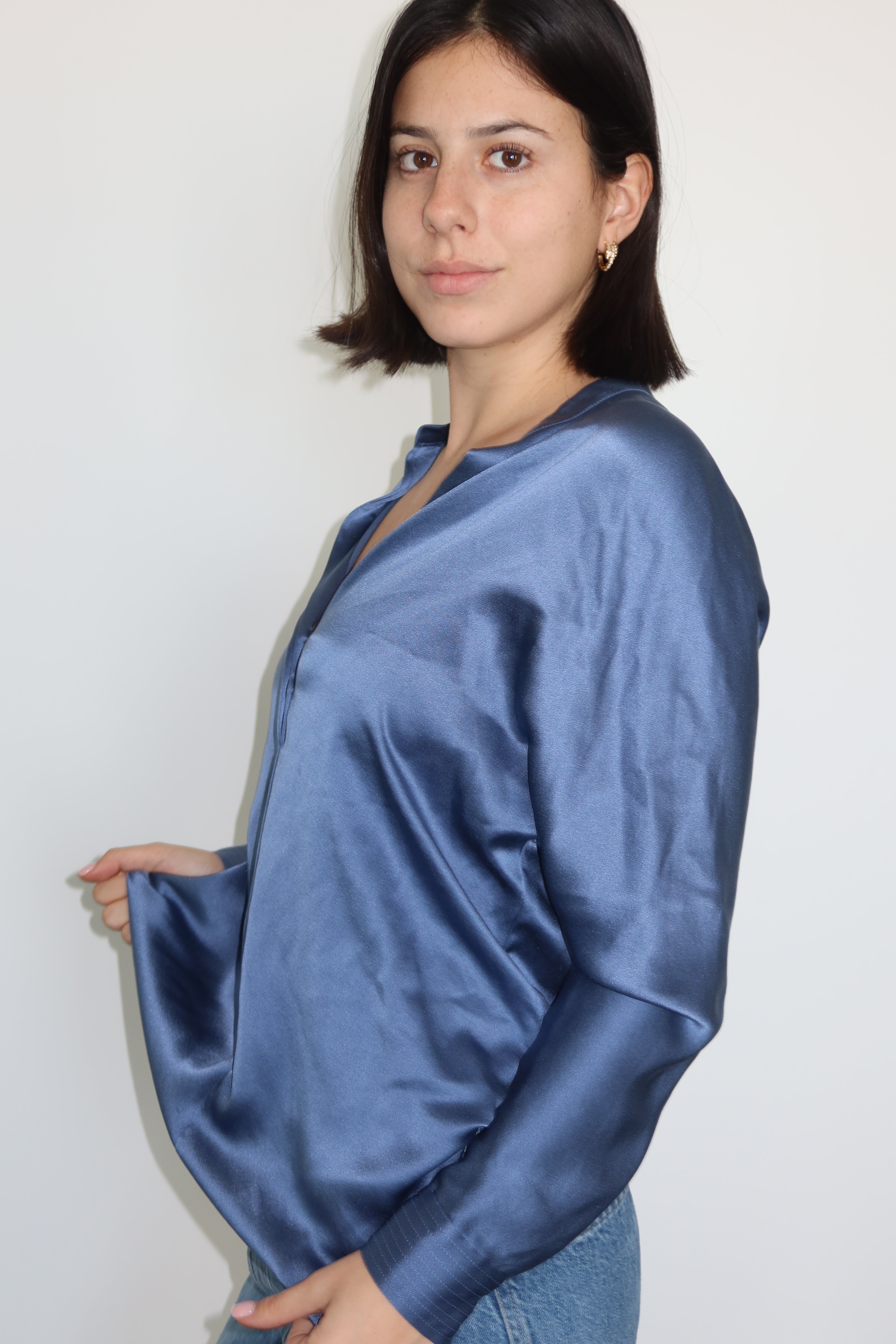 Blusa de Seda Azul Acero de Vince