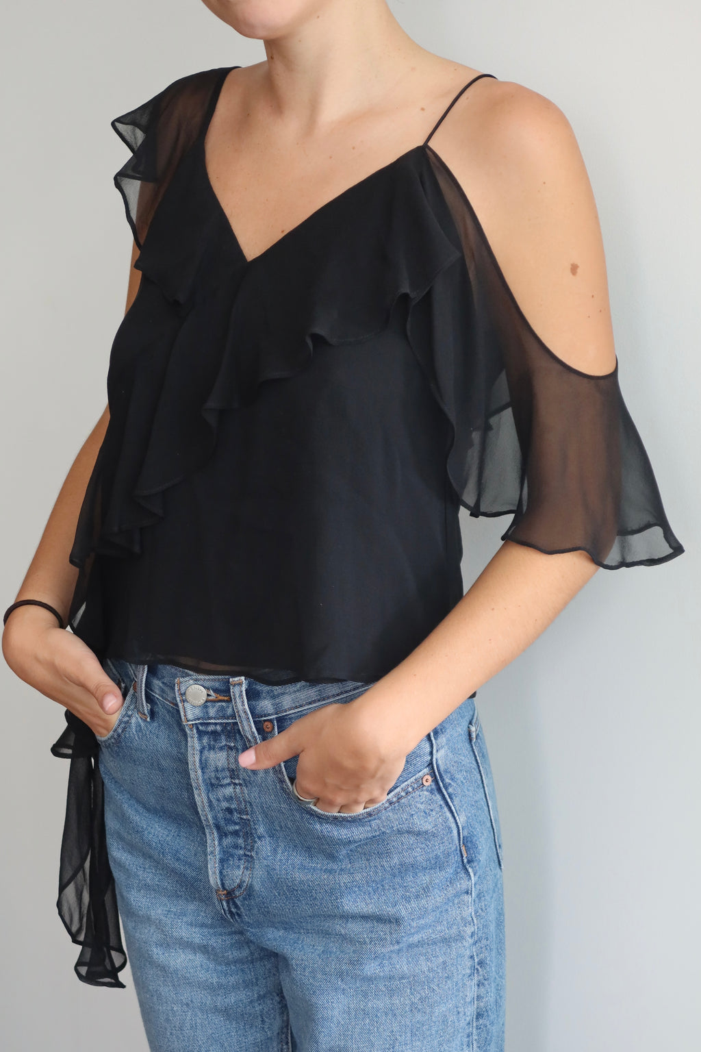 Top Negro con Volantes de Alice + Olivia