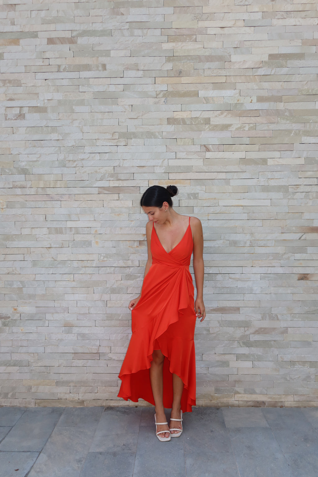 Vestido Largo Rojo con Drapeado de BCBG
