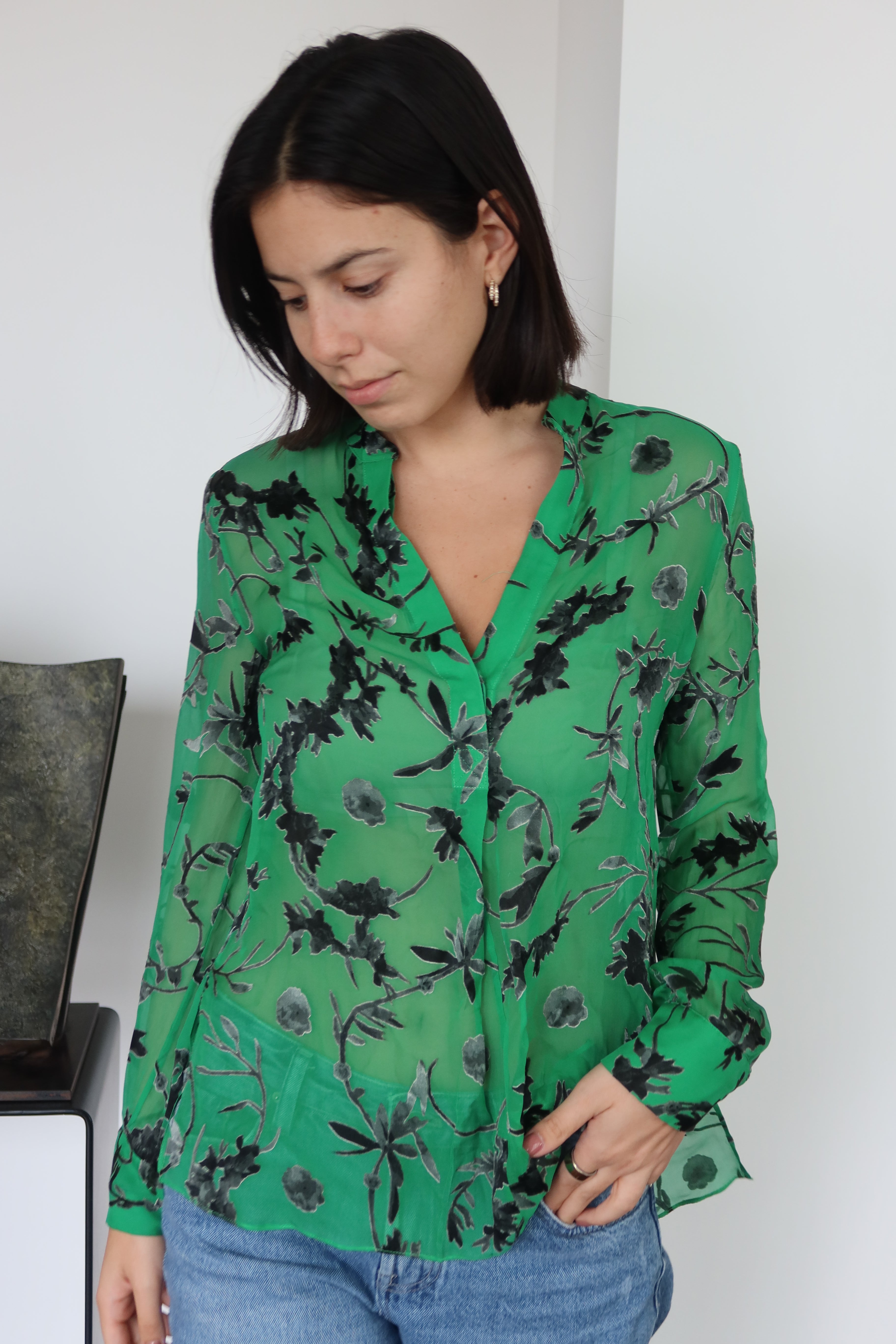 Blusa Verde con Estampado Floral Alice + Olivia