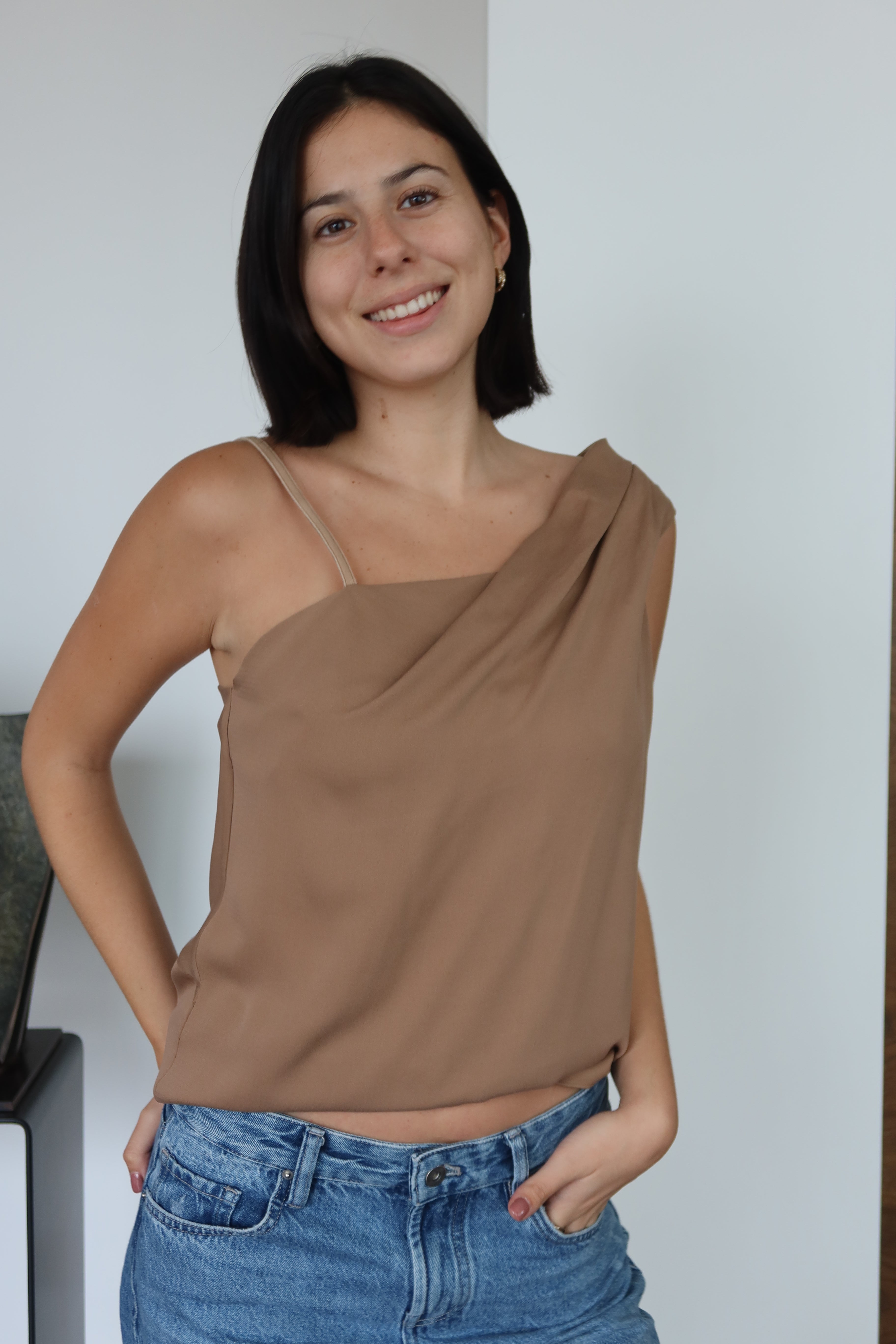 Top Asimétrico Taupe de Un Hombro Helmut Lang