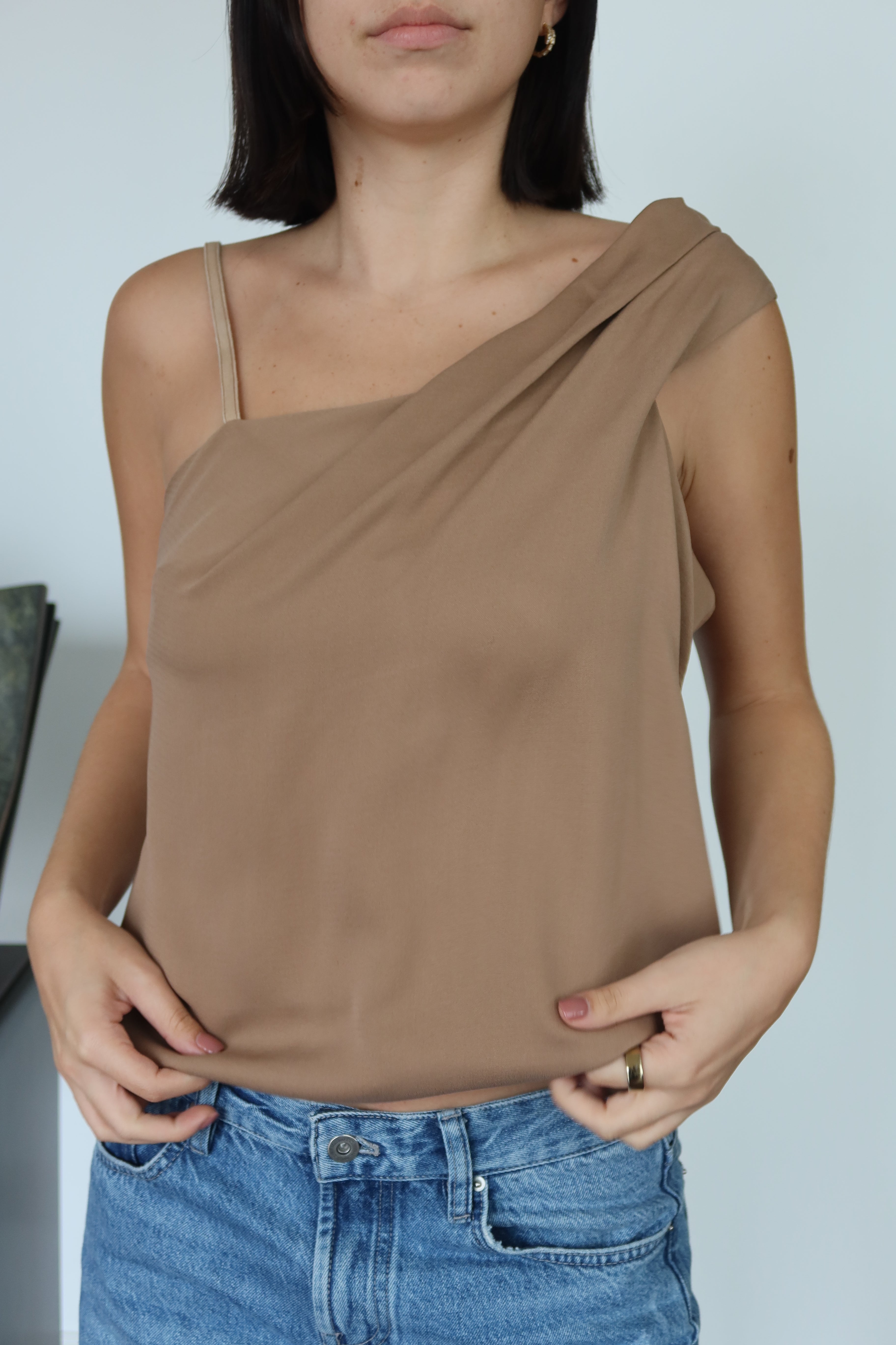 Top Asimétrico Taupe de Un Hombro Helmut Lang