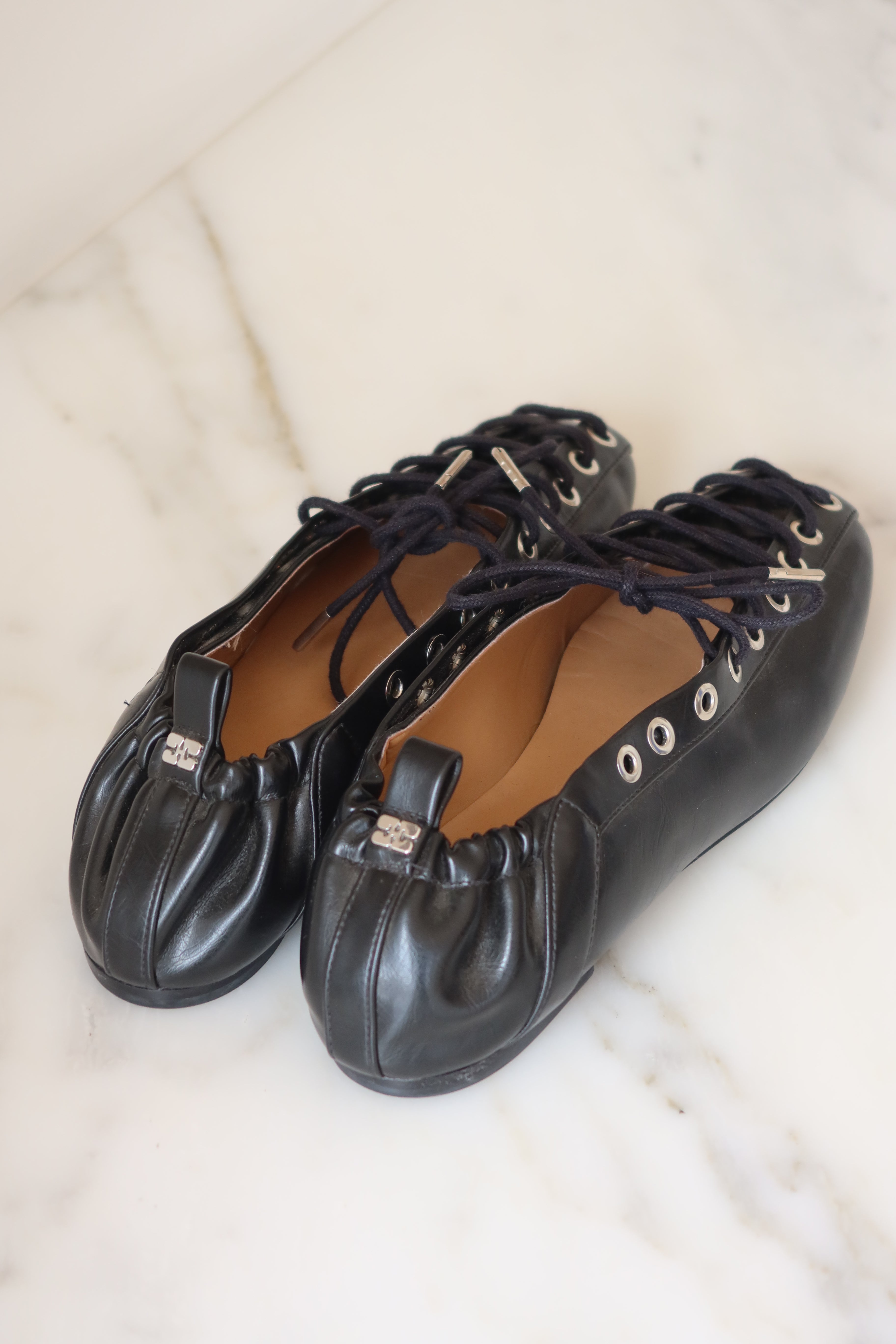 Bailarinas de Cuero Negras GANNI