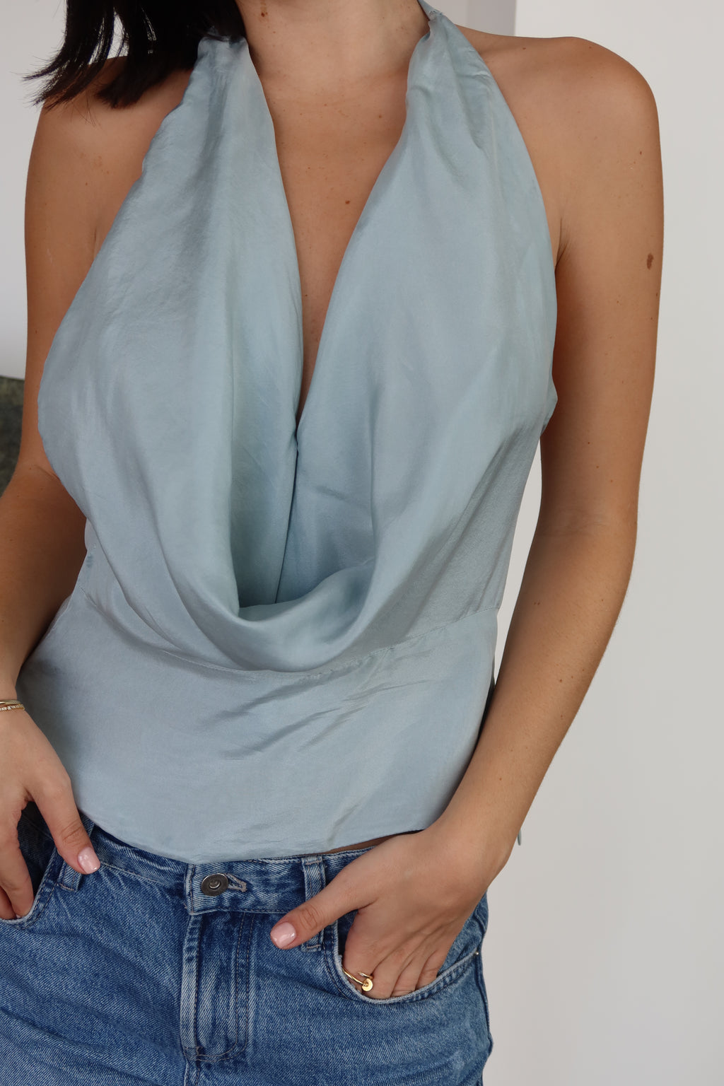 Reformation Top Halter de Seda Celeste