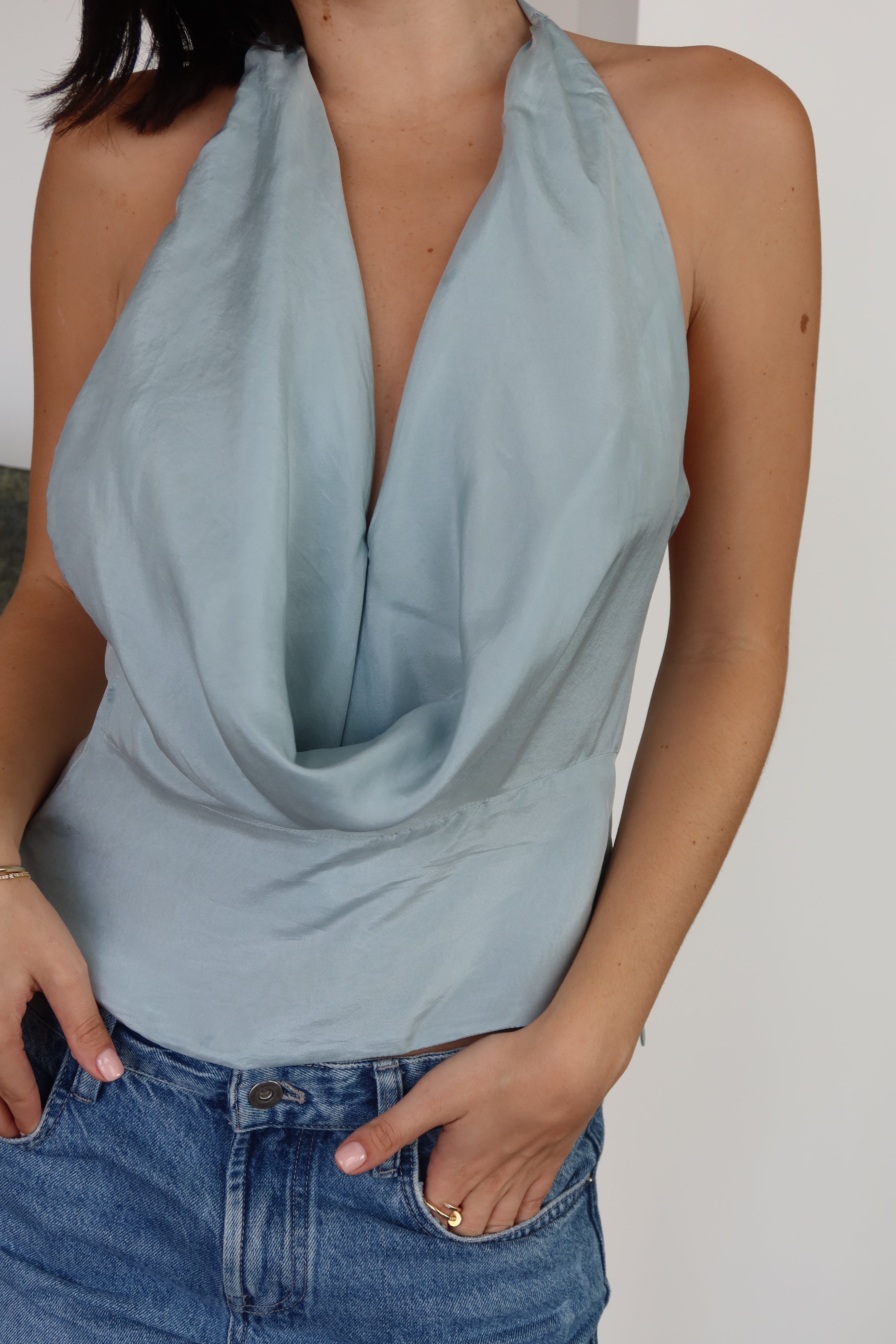 Reformation Top Halter de Seda Celeste