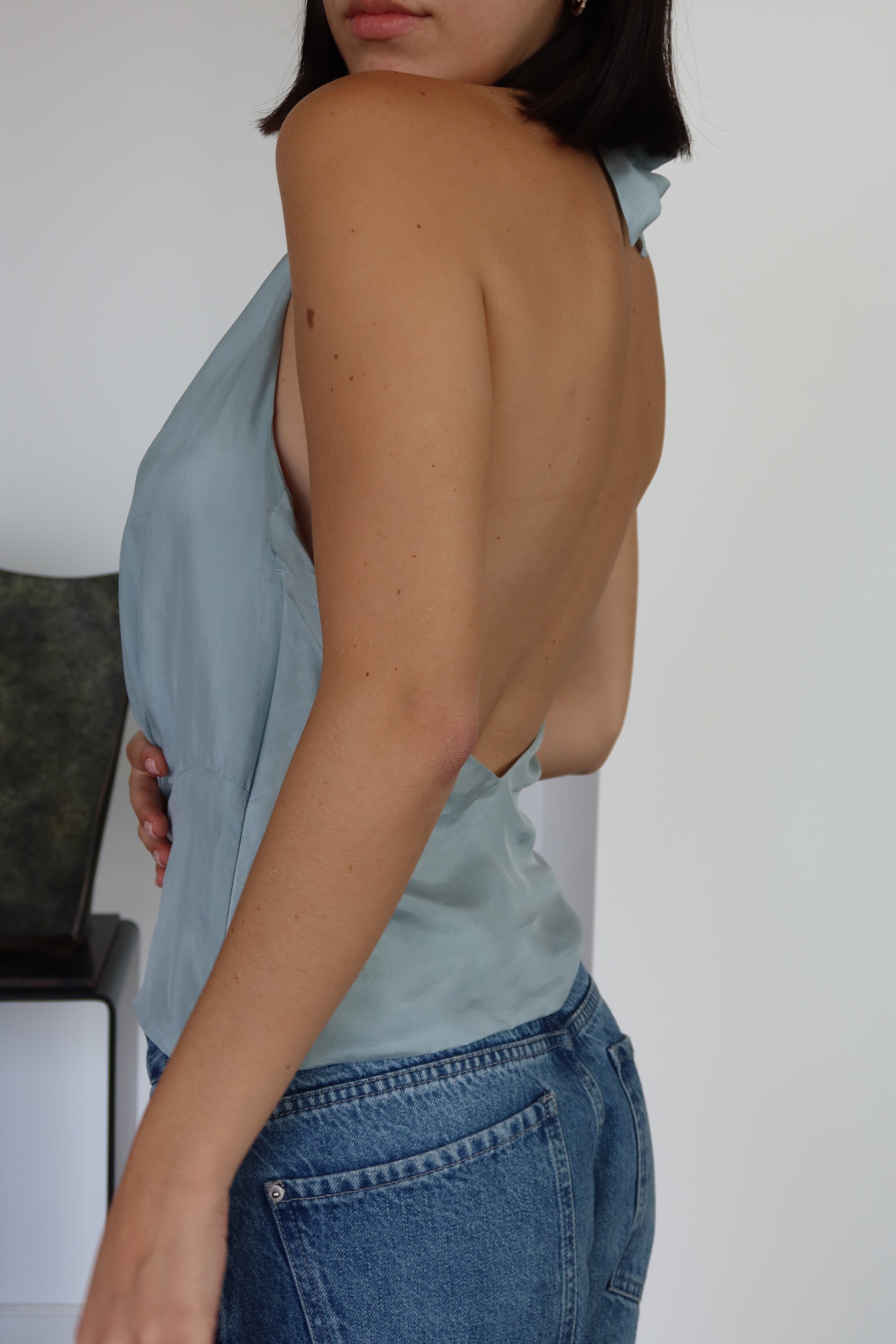Reformation Top Halter de Seda Celeste